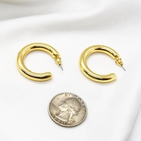 Basic Cuff Gold Hoops - Picture 4 of 4